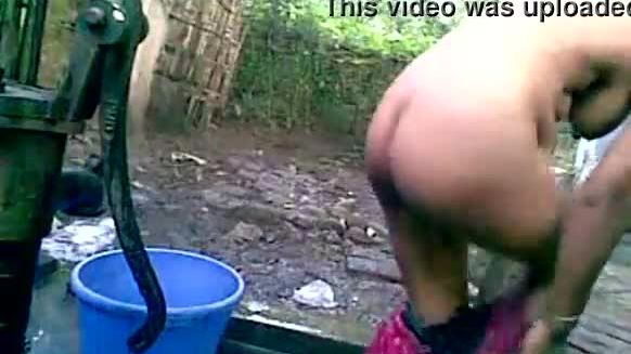 Desi village girl bathing hidden cam indian porn tube