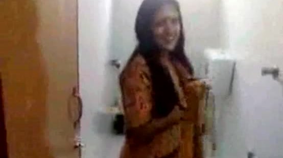 Desi tamil bhabhi hot bath video
