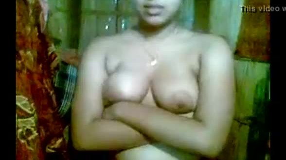 Cute indian girl expose her hot boobs