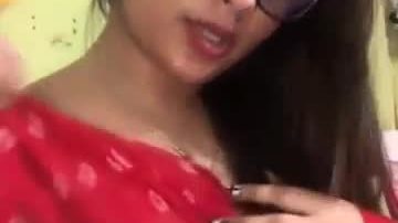 Sexy desi girl showing her breasts secretly