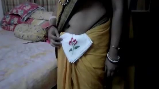 Desi aunty exposing herself