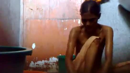 Indian village aunty nude after bathing