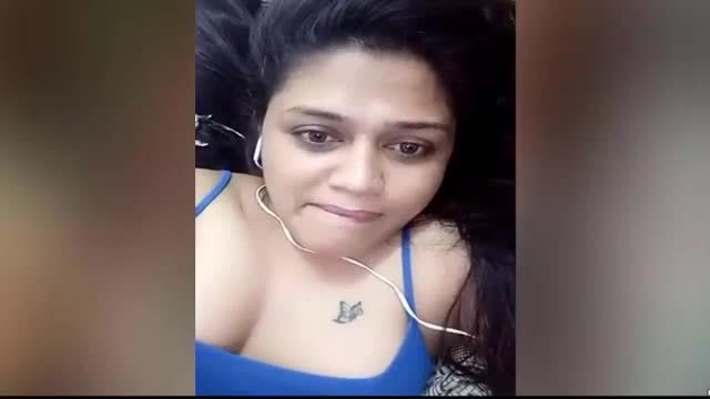 Desi girl clevage show