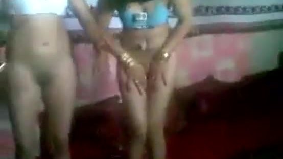 Delhi hostel girl nude show in room